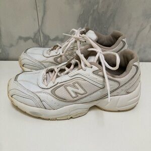 new balance 452, size 7.5/38